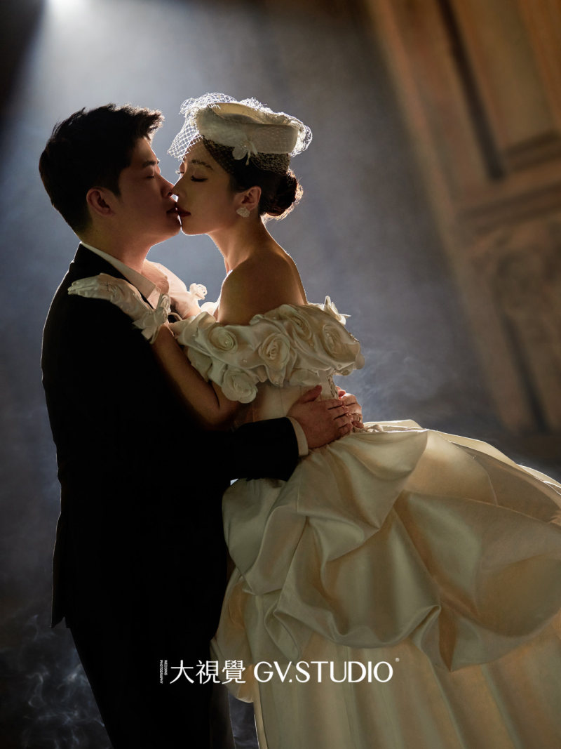 张先生张小姐电影感婚纱照、Mix、法海、广东省十大摄影师
把生活的每一刻美好的瞬间，放进有回忆的相机里、婚纱照