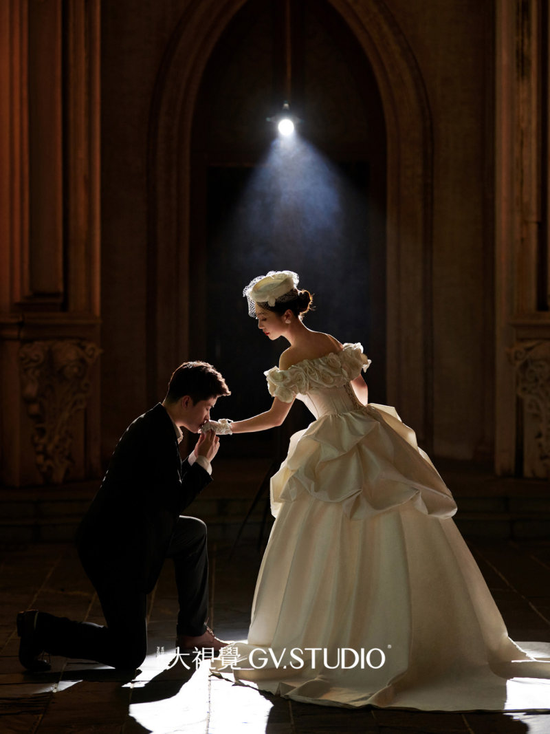 张先生张小姐电影感婚纱照、Mix、法海、广东省十大摄影师
把生活的每一刻美好的瞬间，放进有回忆的相机里、婚纱照