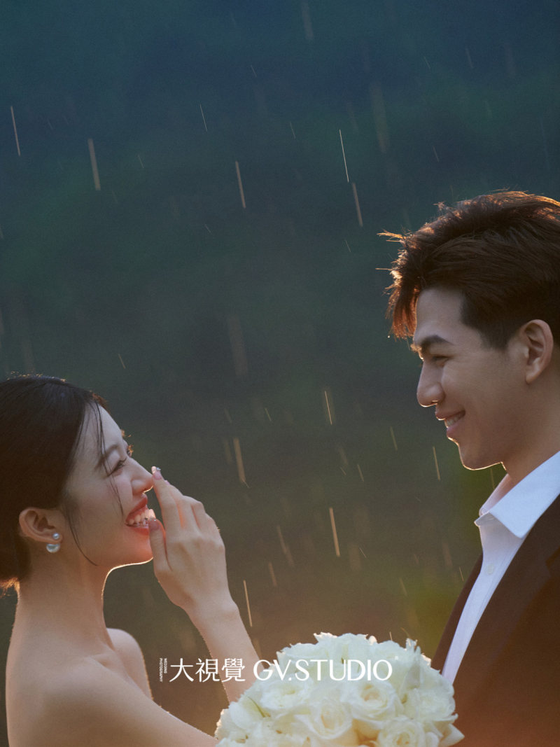 连先生&嘉倩宝宝电影感婚纱照、Mix、KK、扎根于生活的创作，让婚纱照有一种美的踏实感。、婚纱照