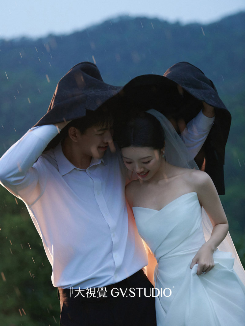 连先生&嘉倩宝宝电影感婚纱照、Mix、KK、扎根于生活的创作，让婚纱照有一种美的踏实感。、婚纱照